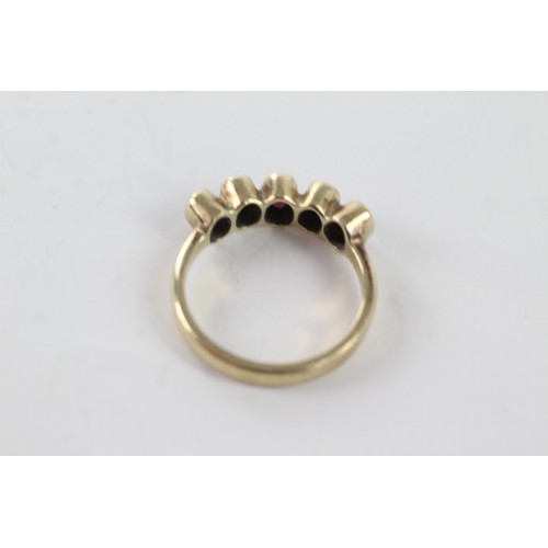 298 - 9ct gold vintage garnet five stone stylised dress ring (3.4g)  Ring size N-5  755033