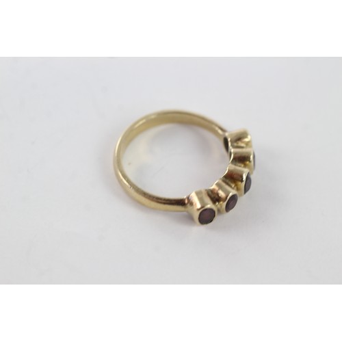 298 - 9ct gold vintage garnet five stone stylised dress ring (3.4g)  Ring size N-5  755033