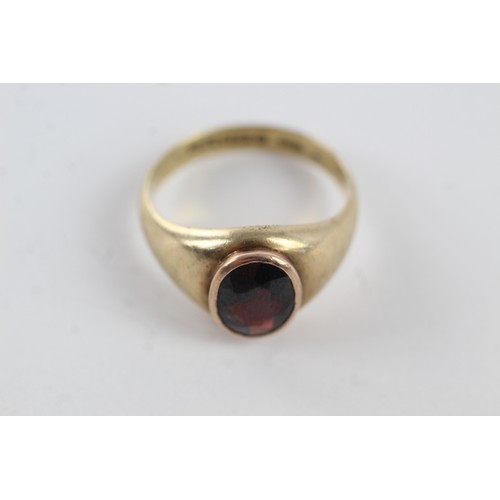 299 - 9ct gold vintage garnet signet style ring (5.7g)    755949