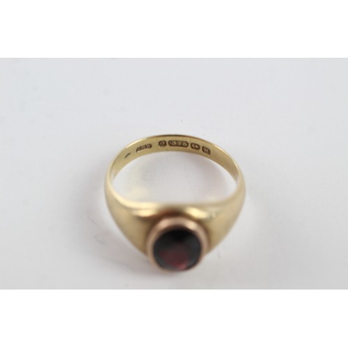 299 - 9ct gold vintage garnet signet style ring (5.7g)    755949