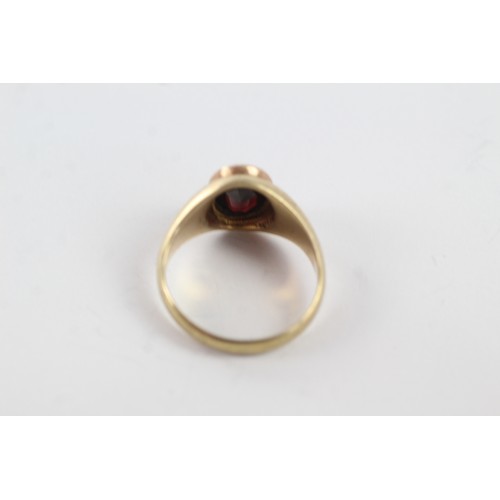 299 - 9ct gold vintage garnet signet style ring (5.7g)    755949