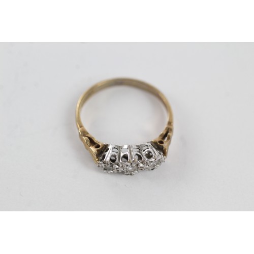 300 - 9ct gold vintage diamond three stone ring (1.7g)    755958