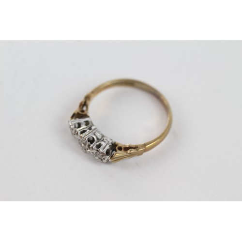 300 - 9ct gold vintage diamond three stone ring (1.7g)    755958