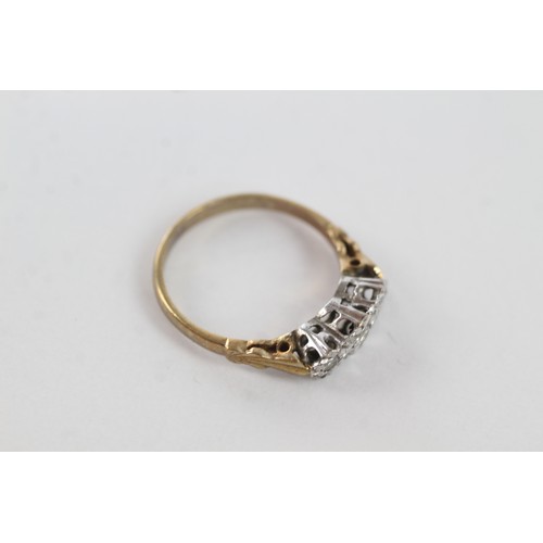 300 - 9ct gold vintage diamond three stone ring (1.7g)    755958