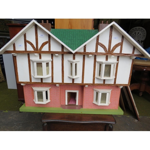 665 - Mid 20th Century dolls house in the Mock Tudor style. Measures H:22 x W:31 inches. See photos