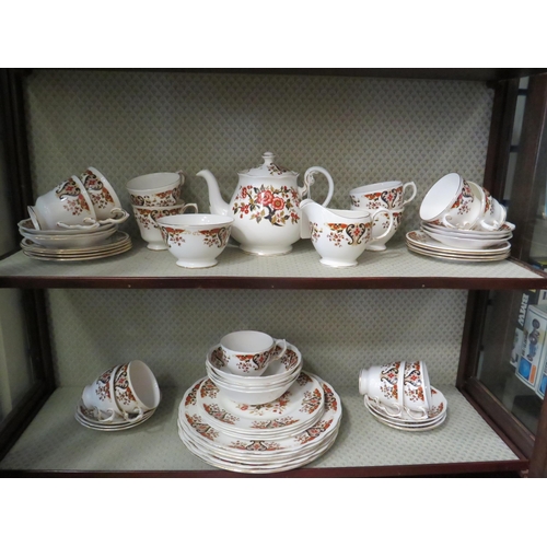 670 - Colclough royale pattern tea set and dinner ware, approx 50 pieces.