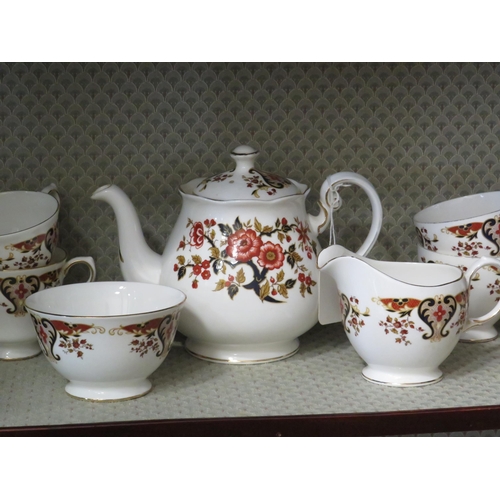 670 - Colclough royale pattern tea set and dinner ware, approx 50 pieces.