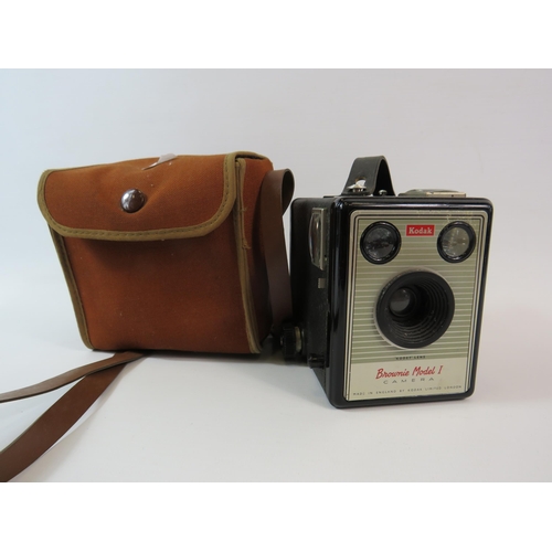 679 - Vintage Kodak browine model 1 with case.