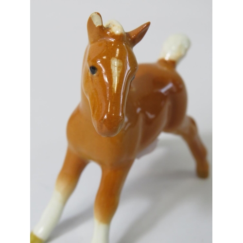 33 - Beswick Prancing Arab Palomino 1261 along with two Palomino foals (one with minor chip to ear) see p... 