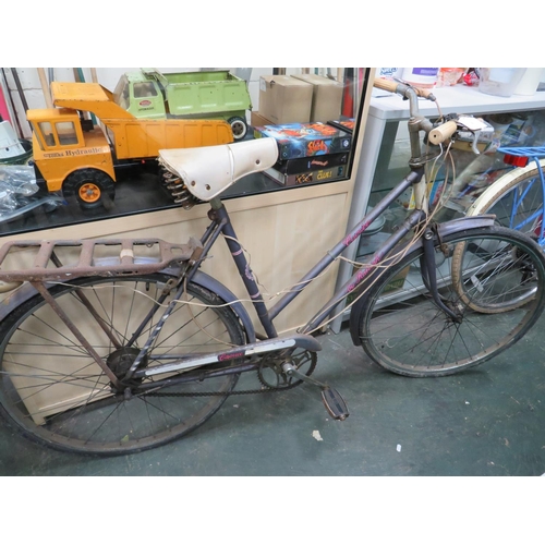 795 - vintage Raleigh Caprice with carrier, three speeds, enclosed chainguard, needs cosmetic attention on... 