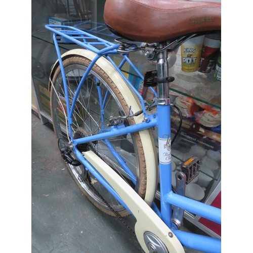 796 - Excellent Ladies Cycle by Pendleton. The 'Summerby'.  Rear rack, Enclosed chain guard. Gel seat, thi... 