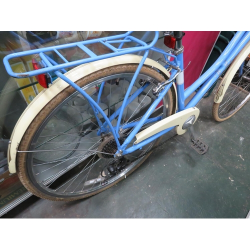 796 - Excellent Ladies Cycle by Pendleton. The 'Summerby'.  Rear rack, Enclosed chain guard. Gel seat, thi... 