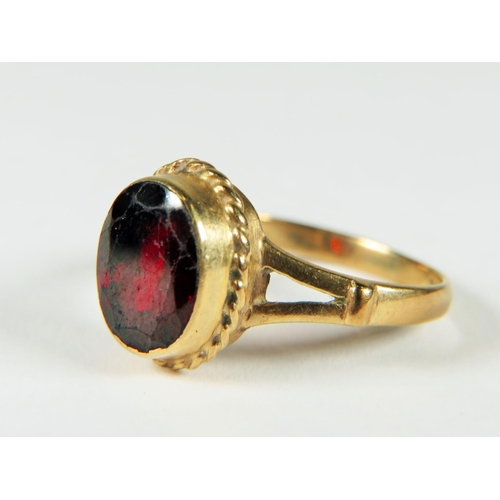 216A - 9ct gold vintage garnet cocktail ring (2.9g)    755977  Finger size 'L'