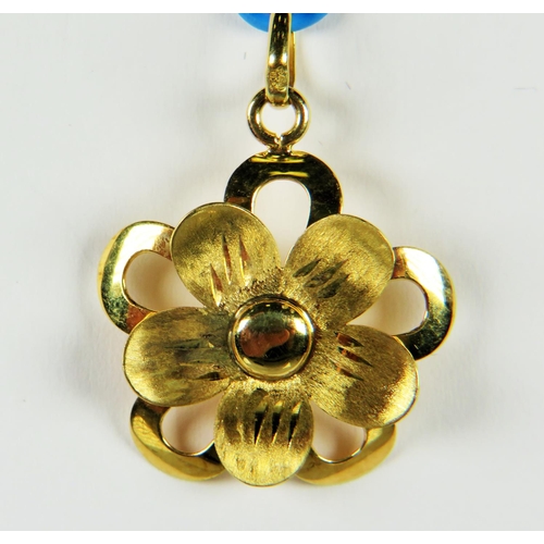 224A - 9ct Yellow Gold Flower pendant. 25mm Diameter. 2.0g