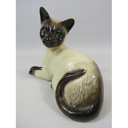 16 - Beswick Siamese cat, Model no 1558. Approx 12cm tall & 19cm long.