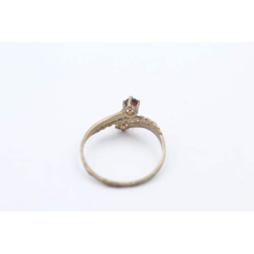 467 - 9ct gold vintage garnet stylised twist setting ring (1g)    806273