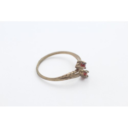 467 - 9ct gold vintage garnet stylised twist setting ring (1g)    806273