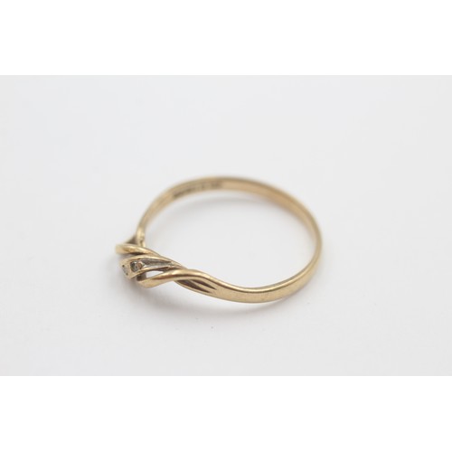 5 - 9ct gold diamond three stone twist rope setting ring (1.3g)     798369
Ring Size 'O'