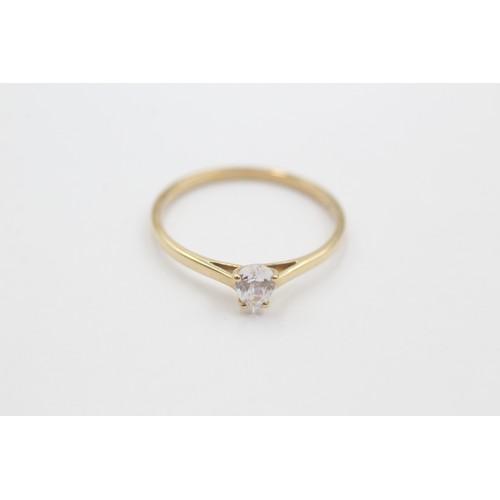 11 - 9ct gold clear gemstone solitaire ring (1.3g)      734269    Ring Size 'R'