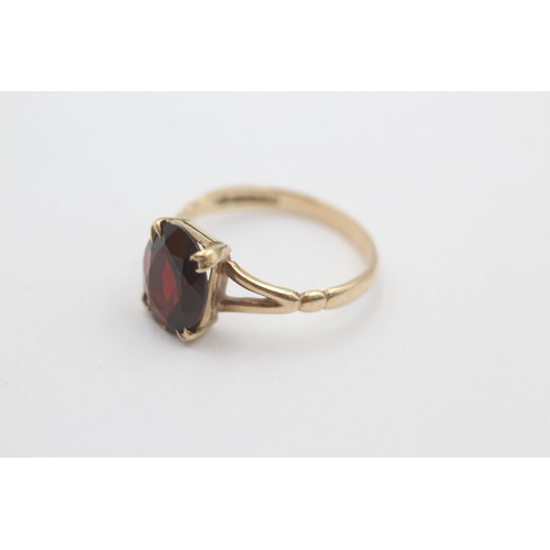 14 - 9ct gold garnet solitaire cocktail ring (1.9g)     798339    Ring  Size 'M'