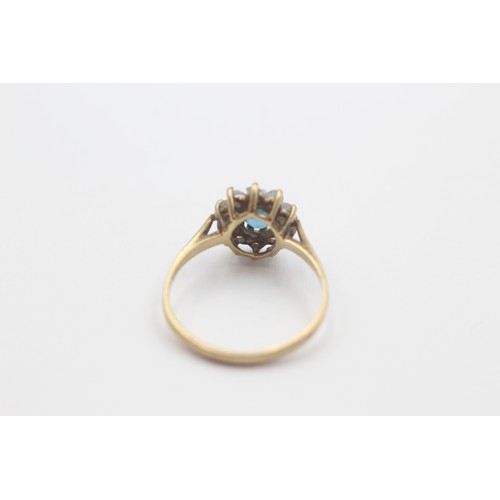25 - 9ct gold blue topaz & clear gemstone cluster dress ring (1.7g)     798354
Ring Size 'M'
