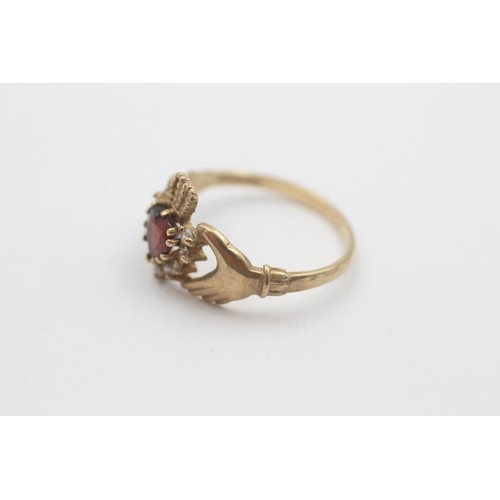 56 - 9ct gold garnet & clear gemstone claddagh ring (2.1g)  808780  Ring Size 'N'