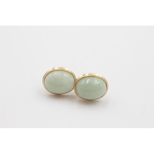 68 - 9ct gold jade stud earrings (1.5g)     798271