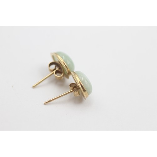 68 - 9ct gold jade stud earrings (1.5g)     798271