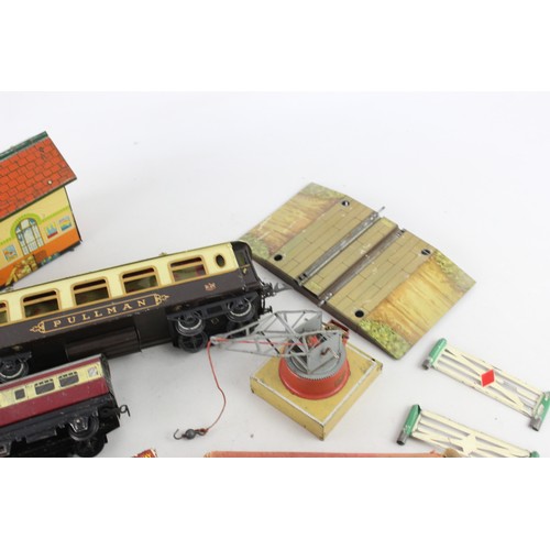 83 - Job Lot Vintage HORNBY O Gauge Tinplate Clockwork Loco, Rolling Stock      Vintage HORNBY O Gauge Ti... 