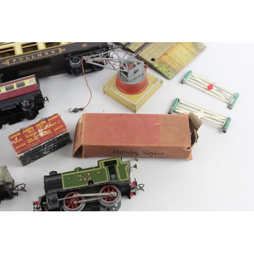 83 - Job Lot Vintage HORNBY O Gauge Tinplate Clockwork Loco, Rolling Stock      Vintage HORNBY O Gauge Ti... 