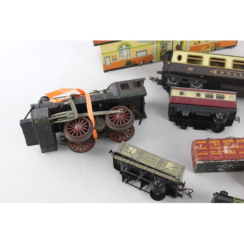 83 - Job Lot Vintage HORNBY O Gauge Tinplate Clockwork Loco, Rolling Stock      Vintage HORNBY O Gauge Ti... 