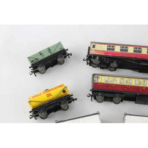 90 - 10 x Vintage Hornby Dublo OO Gauge Carriages & Rolling Stock Inc Shell Etc      Vintage Hornby Dublo... 