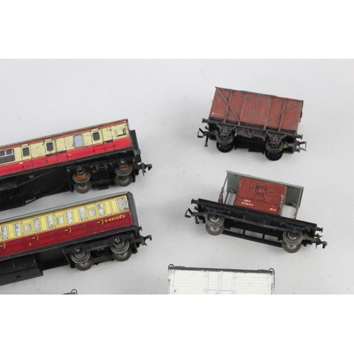 90 - 10 x Vintage Hornby Dublo OO Gauge Carriages & Rolling Stock Inc Shell Etc      Vintage Hornby Dublo... 