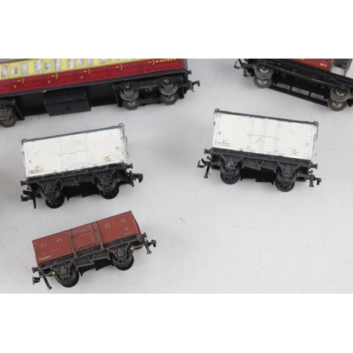 90 - 10 x Vintage Hornby Dublo OO Gauge Carriages & Rolling Stock Inc Shell Etc      Vintage Hornby Dublo... 