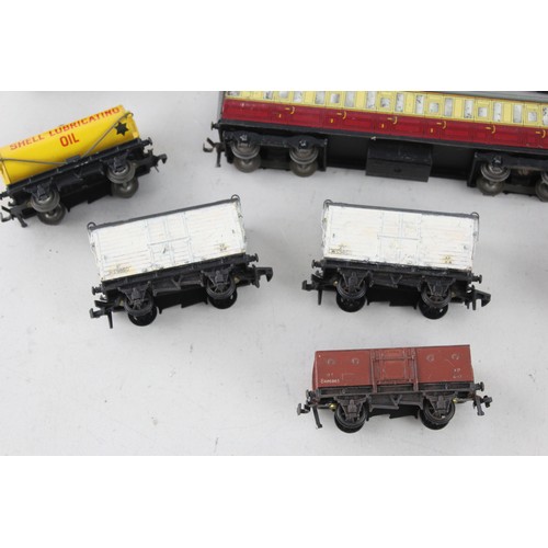 90 - 10 x Vintage Hornby Dublo OO Gauge Carriages & Rolling Stock Inc Shell Etc      Vintage Hornby Dublo... 