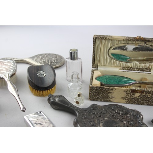 95 - 25 x Vintage Assorted Ladies VANITY Inc Crystal, Boxed, Brushes Etc     Vintage Assorted Ladies VANI... 