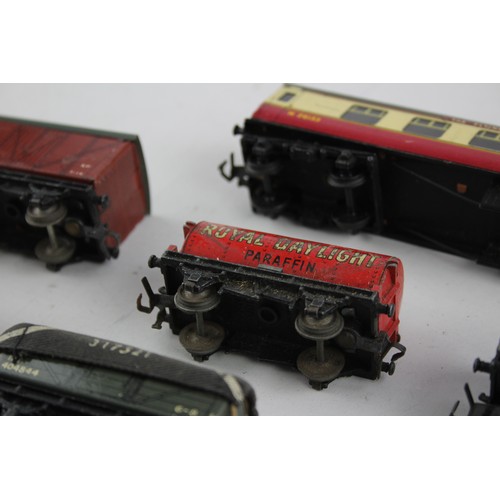 97 - 9 x Vintage HORNBY / DUBLO Oo Gauge Loco & Rolling Stock Inc Black Loco Etc       Vintage HORNBY / D... 