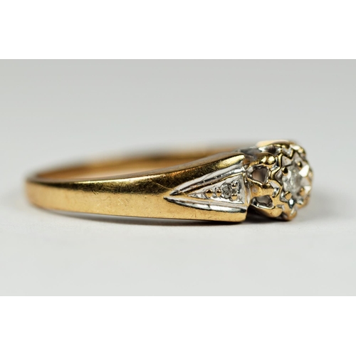 182 - 9ct Yellow Gold Diamond Set ring. Central Diamond with smaller Diamonds to the Shoulders    Finger s... 