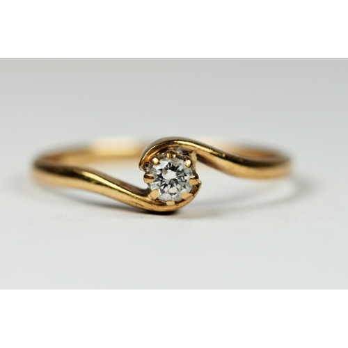 184 - 9ct Yellow Gold Solitaire Diamond set ring.   Diamond 3.4mm   0.15pts approx   Finger size 'R-5'   1... 