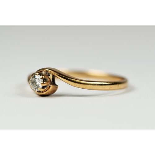 184 - 9ct Yellow Gold Solitaire Diamond set ring.   Diamond 3.4mm   0.15pts approx   Finger size 'R-5'   1... 