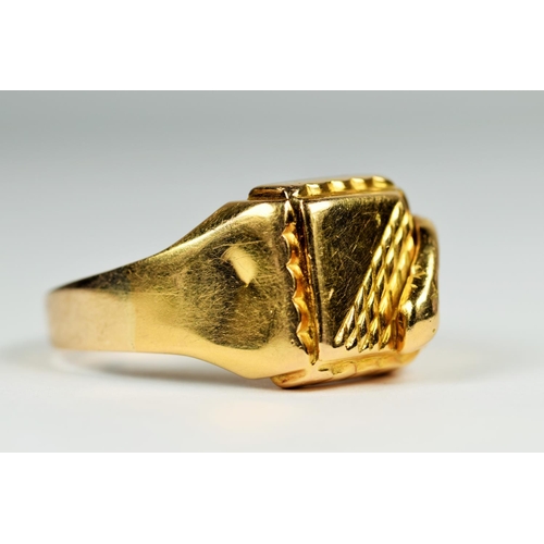 199 - Very large 14ct Yellow Gold Gent's Snake ring.   Finger size   Z+6     10.4g