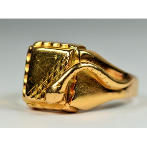 199 - Very large 14ct Yellow Gold Gent's Snake ring.   Finger size   Z+6     10.4g