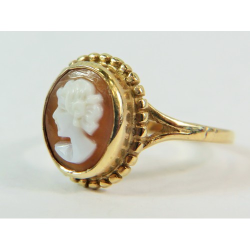 206 - 9ct yellow Gold Ring set with a shell cameo.   Finger size 'L'  2.6g   199-29-9