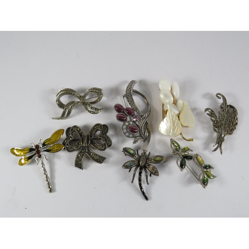 258 - Small selection of vintage brooches, Leaves, bows and dragonflies.