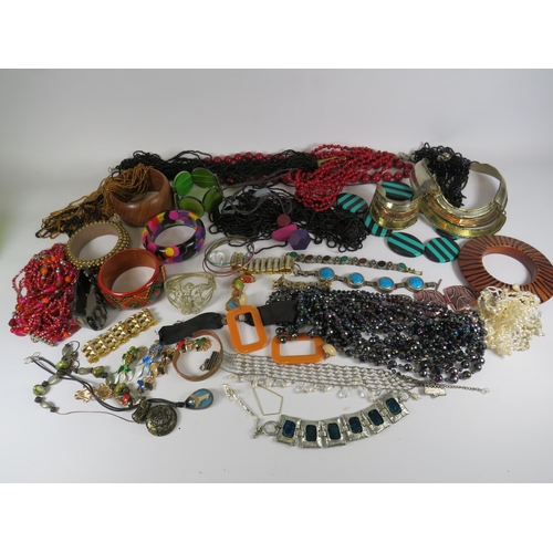 263 - Good mixed costume jewellery lot of necklaces and bracelets.