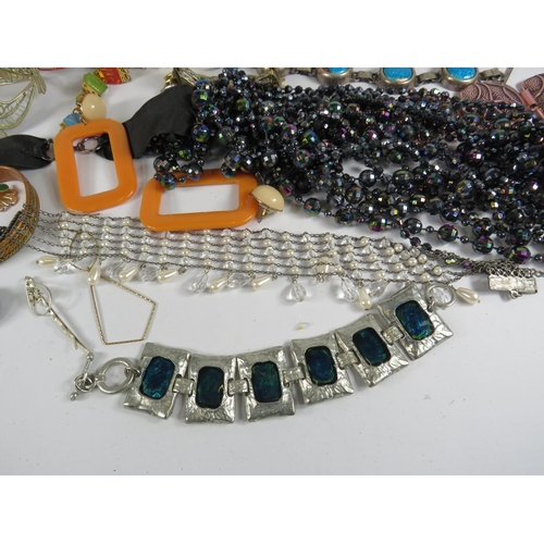 263 - Good mixed costume jewellery lot of necklaces and bracelets.