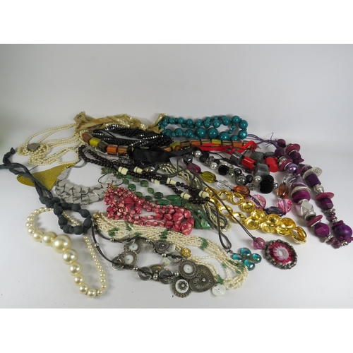 264 - Good mixed costume jewellery lot of necklaces.