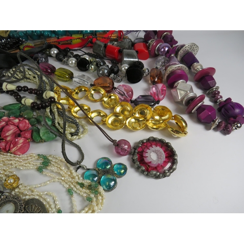 264 - Good mixed costume jewellery lot of necklaces.