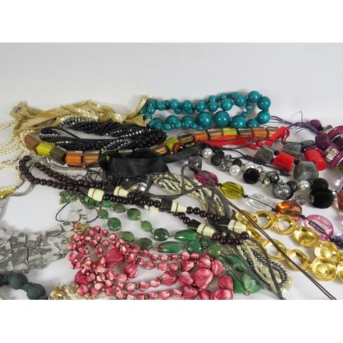 264 - Good mixed costume jewellery lot of necklaces.