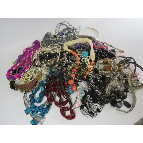 277 - Approx 3kg of costume jewellery including some statement necklaces.